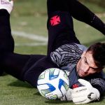 Ídolo do Vasco aprova desempenho de Léo Jardim como titular