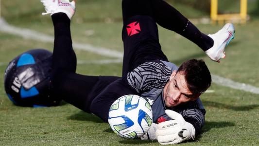 Léo Jardim vive grande fase no Vasco