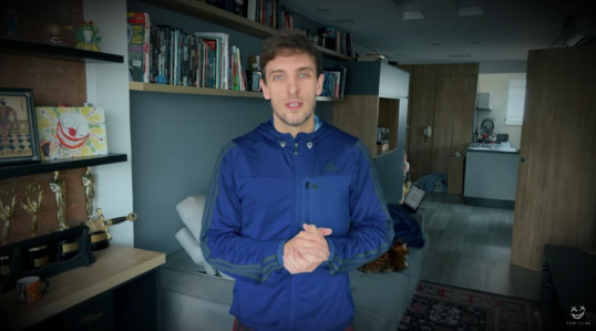 Leo Lins se pronunciou em live no YouTube