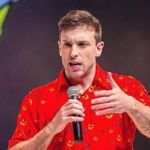 Leo Lins vira réu por discriminação e tem redes e R$ 300 mil bloqueados 