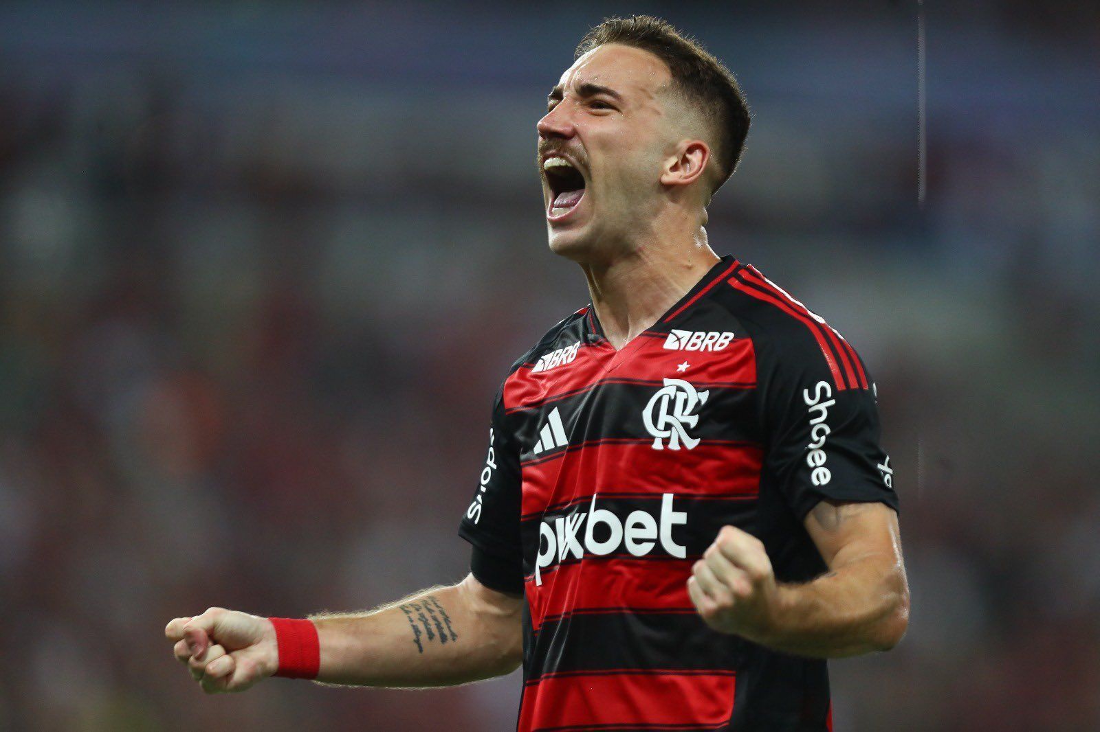 Flamengo vence, assume liderança do Carioca e complica o Botafogo
