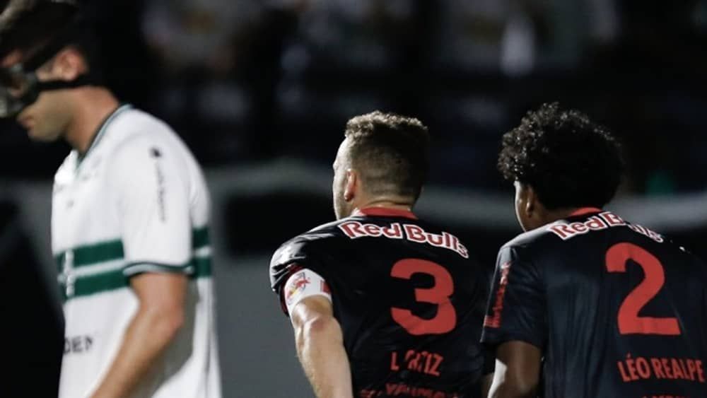 Em casa, RB Bragantino vence rebaixado Coritiba pelo Brasileirão