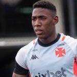 Léo pede que autoridades liberem o Vasco para receber torcida