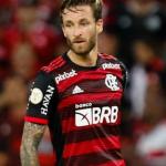 Léo Pereira sofre pancada no joelho e vira dúvida para o Fla-Flu