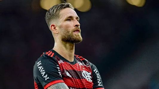 Léo Pereira fez dois gols contra o Botafogo, mas não adiantou nada e o Flamengo perdeu por 3 a 2