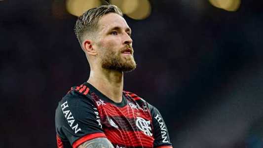 Léo Pereira fez dois gols contra o Botafogo, mas não adiantou nada e o Flamengo perdeu por 3 a 2
