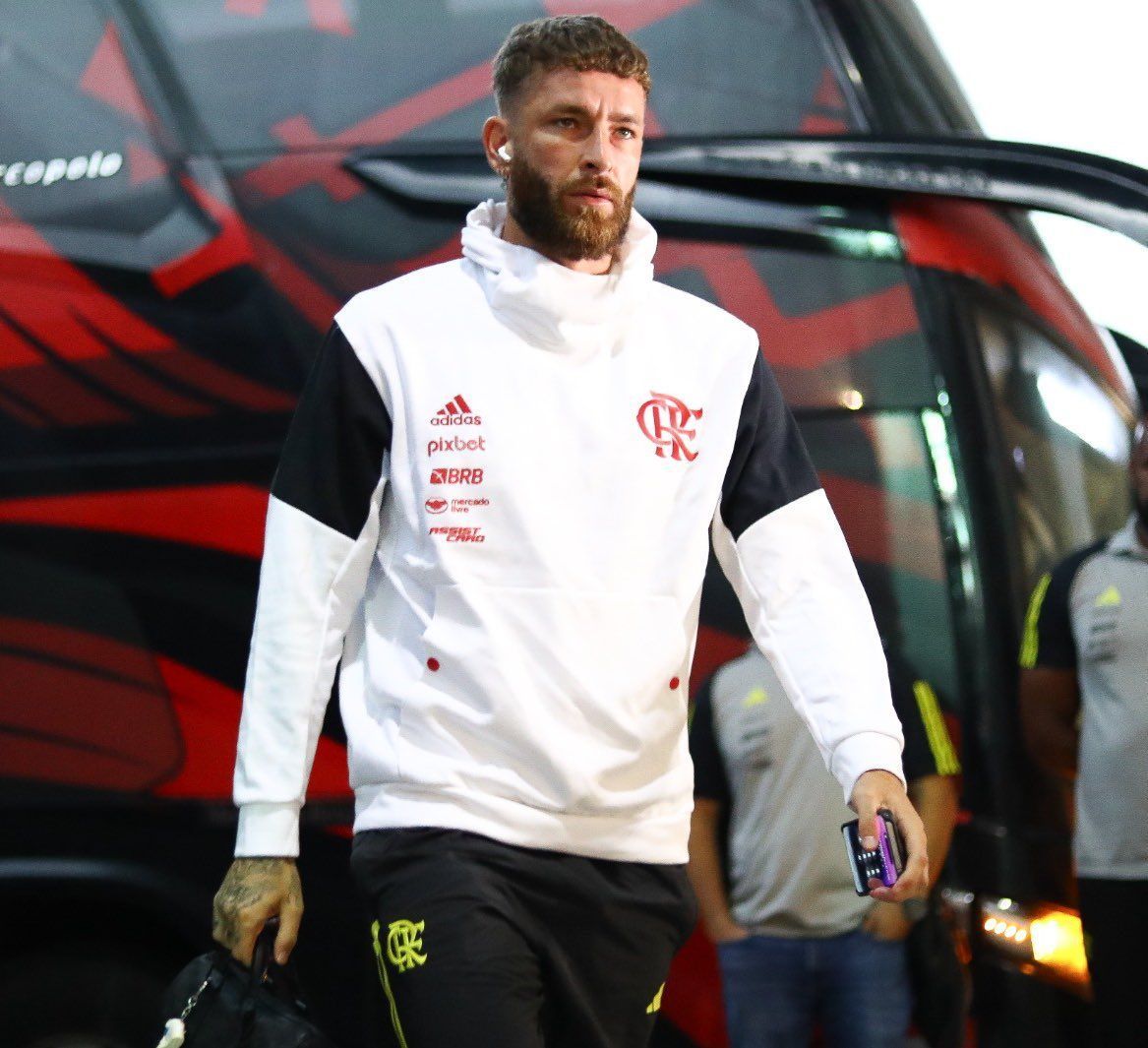 Decisivo, Léo Pereira tem atuação exaltada por companheiros e Flamengo
