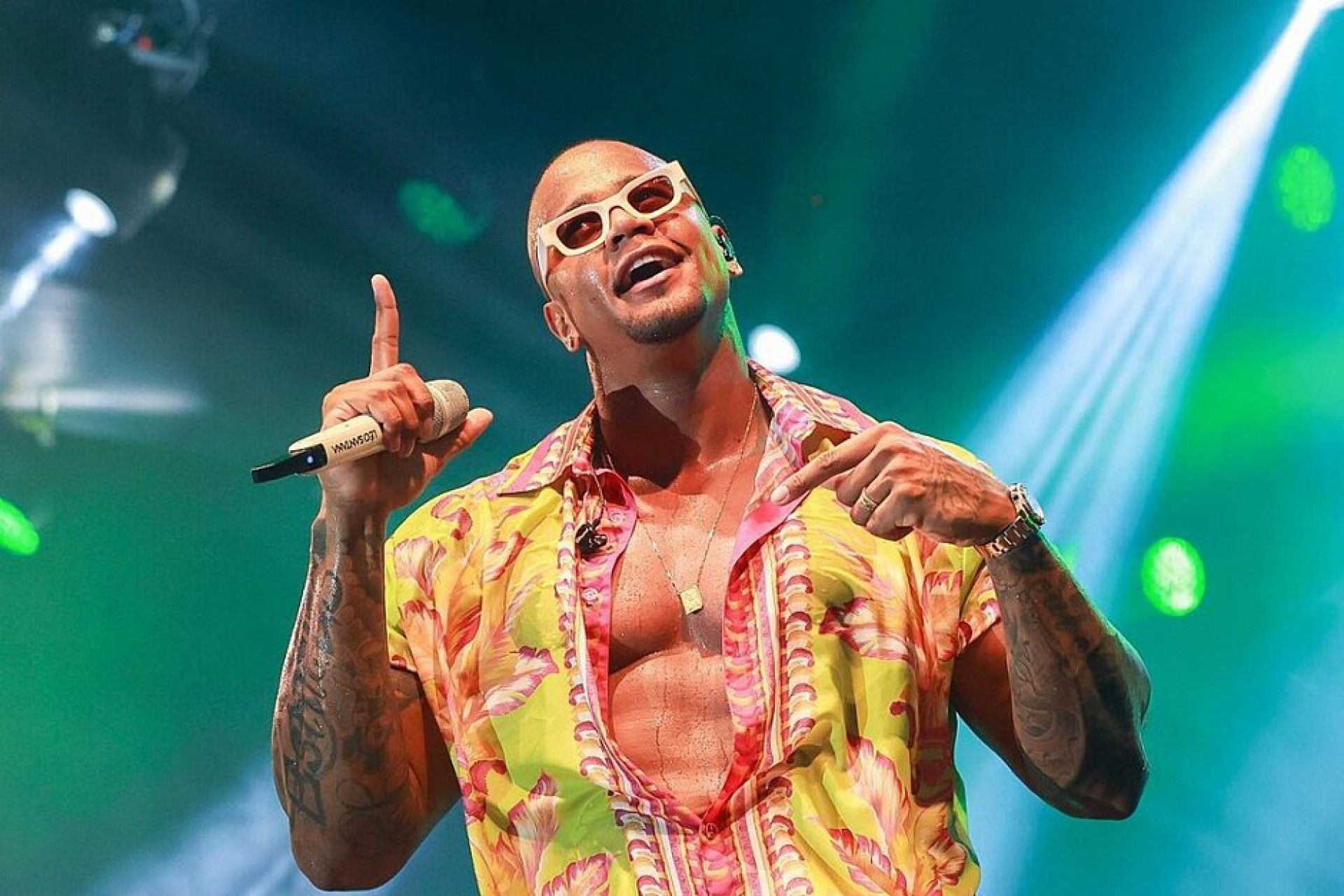 Léo Santana anuncia convidadas para gravação de DVD em BH; saiba detalhes