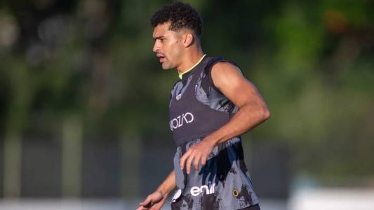 Léo Santos em treinamento do Ceará