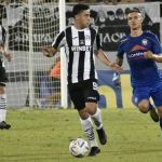 Ex-volante do Atlético volta a campo após mais de dois anos sem jogar