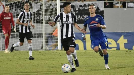Léo Sena em campo pelo clube búlgaro