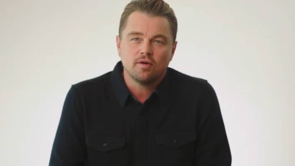 Leonardo DiCaprio é flagrado em situação comprometedora com namorada