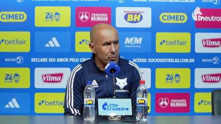 Leonardo Jardim, técnico do Cruzeiro, em entrevista coletiva no Mineirão