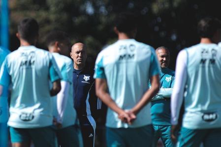 Leonardo Jardim pode mudar time titular na partida contra o Ceará