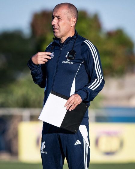 Leonardo Jardim prepara o Cruzeiro para a retomada da temporada 2025