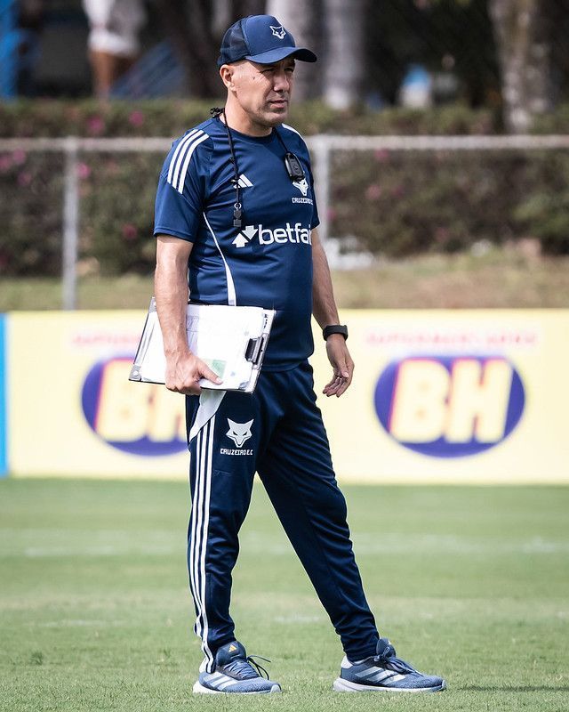 As opções de Leonardo Jardim para escalar o Cruzeiro contra o Palmeiras