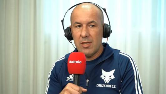 Leonardo Jardim, técnico do Cruzeiro, comenta parada no calendário do futebol nacional