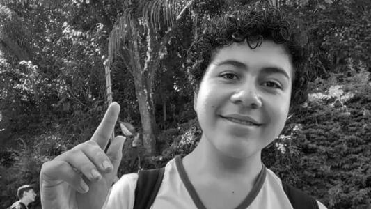 Leonardo morreu após ser esfaqueado na porta de uma escola em Poços de Caldas, no Sul de Minas