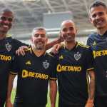 Preta, dourada e meio a meio: relembre outras camisas 3 do Atlético