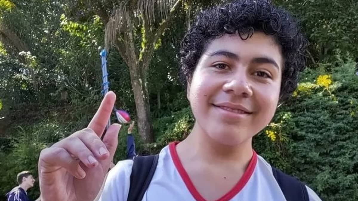 Ataque a escola em Poços de Caldas: parentes e amigos lamentam morte de adolescente