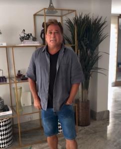 Cantor Leonardo já está em casa