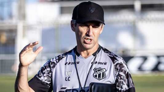 Técnico Léo Condé durante treino do Ceará