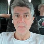 Cantor Leoni adia show em BH por 'motivos de saúde'