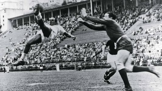 Leônidas da Silva, o Diamante Negro, é também conhecido como o inventor da bicicleta e disputou as Copas de 1934 e 1938 • Reprodução/Arquivo Público