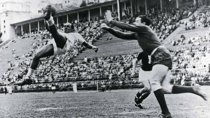 Leônidas da Silva, o Diamante Negro, é também conhecido como o inventor da bicicleta e disputou as Copas de 1934 e 1938