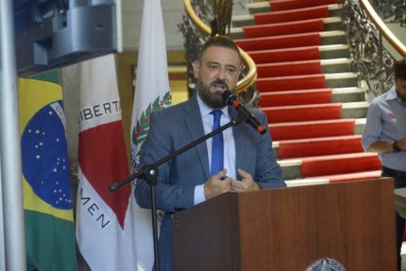 Leônidas Oliveira teve que prestar esclarecimentos à Polícia Federal (PF) após ser flagrado no dia 13 de setembro com nove cigarros de maconha em uma bagagem de viagem