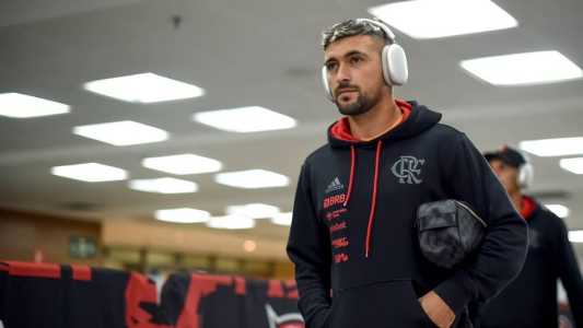 Lesionado, Arrascaeta desfalcará o Flamengo e é dúvida para a final da Copa do Brasil