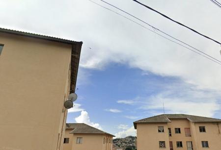 Apartamento fica na rua Alípio Francisco de Souza, no bairro Granja de Freitas