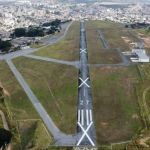 Prefeitura de BH faz marcações na pista do Aeroporto Carlos Prates para indicar desativação
