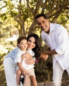 Mara Pinheiro, o filho Junior e o marido, Hércules