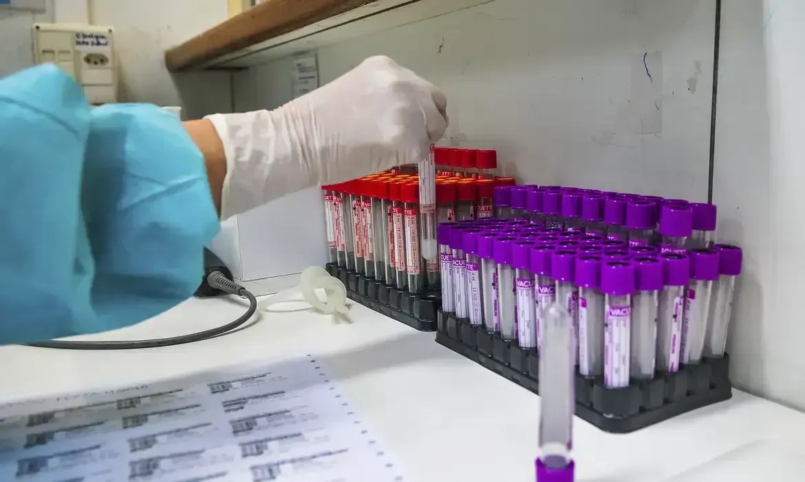Leucemia: junho laranja destaca importância de conscientização sobre câncer no sangue