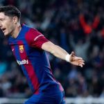 Lewandowski marca duas vezes, e Barcelona vence Alavés de virada no Espanhol