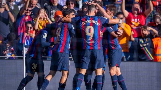 Lewandowski voltou a atuar pelo Barcelona no clássico contra o Espanyol