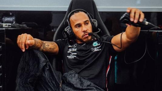 Lewis Hamilton segue defendendo a Mercedes em 2023