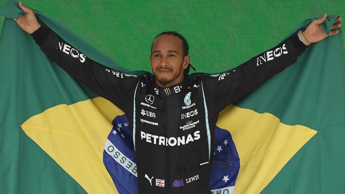 Na Ferrari, Hamilton vai cumprir desejo não realizado de Ayrton Senna