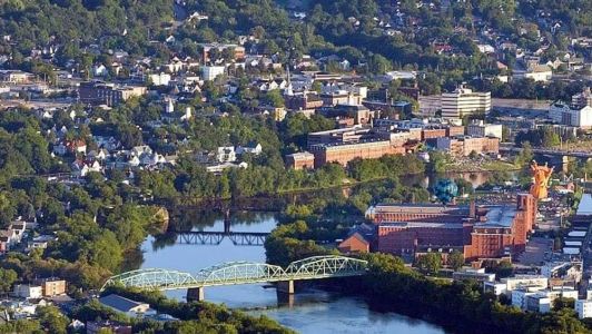 Lewiston, no estado do Maine,  foi palco de massacre que deixou ao menos 22 mortos