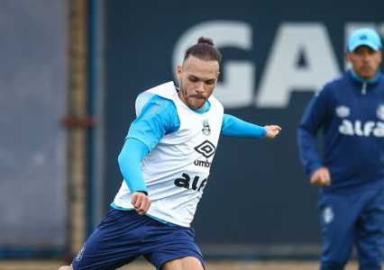 Braithwaite retorna ao Grêmio para jogo com o Ceará