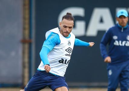 Braithwaite retorna ao Grêmio para jogo com o Ceará