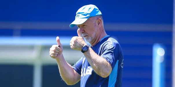 Mano Menezes prepara o Grêmio para o amistoso com o Brasil de Pelotas