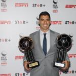 Suárez dedica prêmio a funcionários do Grêmio: 'Do time e pessoal do CT'