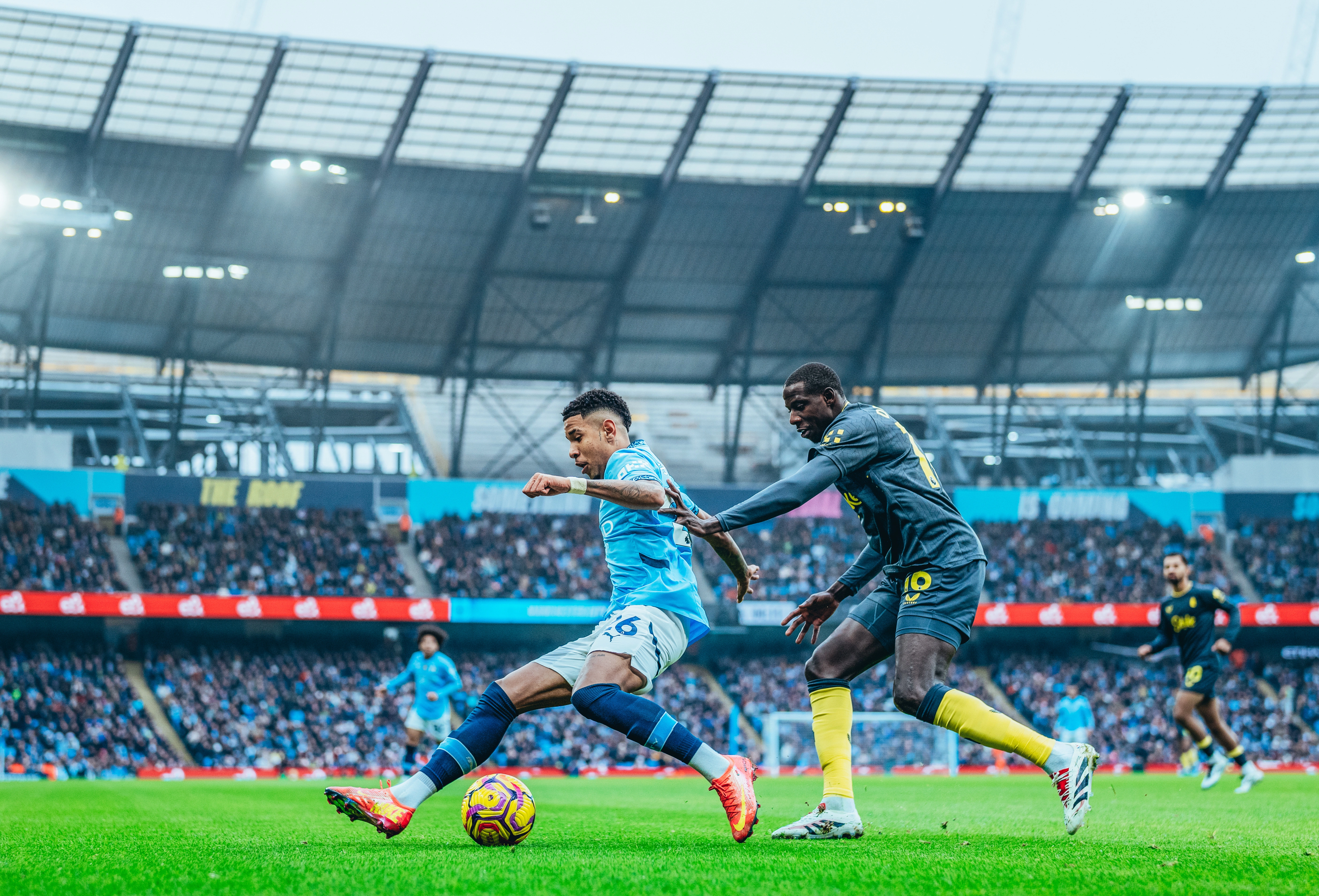 Haaland perde pênalti, City empata com Everton e agrava crise na temporada