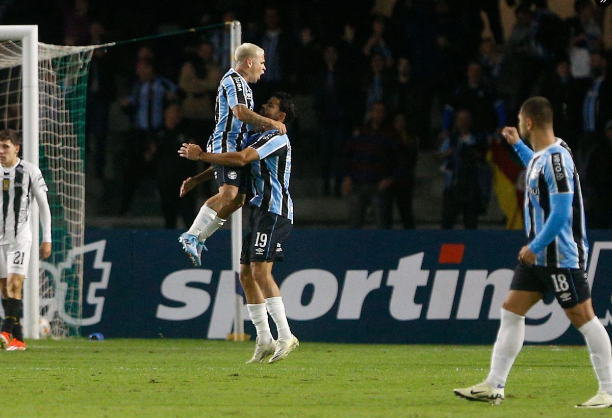 Em volta ao futebol, Grêmio goleia The Strongest e segue vivo na Libertadores