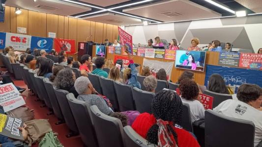 Líder de Zema, deputado Cassio Soares, afirmou que governo vai pagar piso nacional para professores