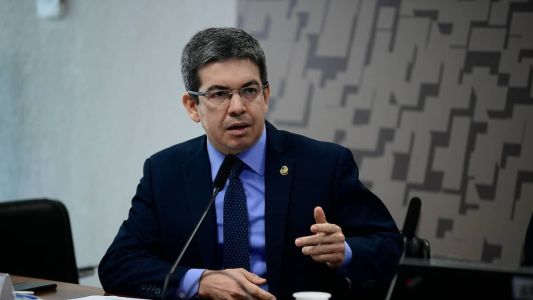 Líder do governo Lula no Congresso, Randolfe Rodrigues deixou a Rede após divergências com Marina Silva