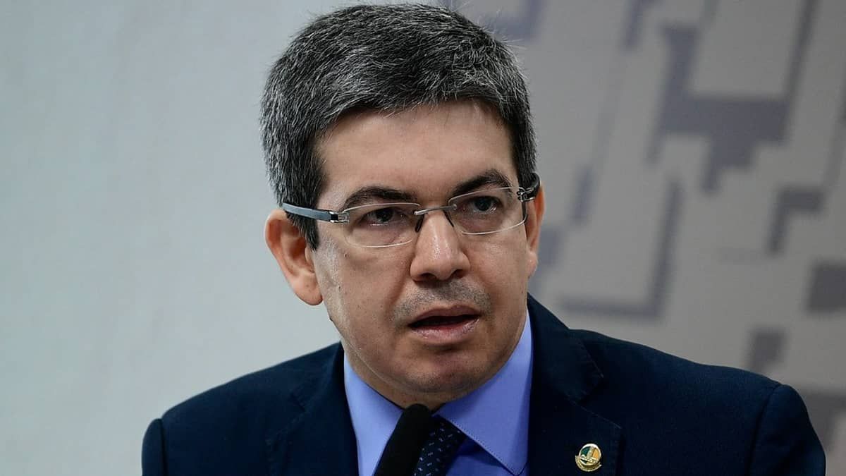 Líder do governo Lula no Congresso pede abertura de inquérito contra Google