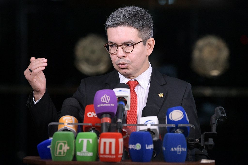 Governo articula apoio para vetos de Lula à LDO no Congresso, mas vê derrota próxima sobre lei das saidinhas